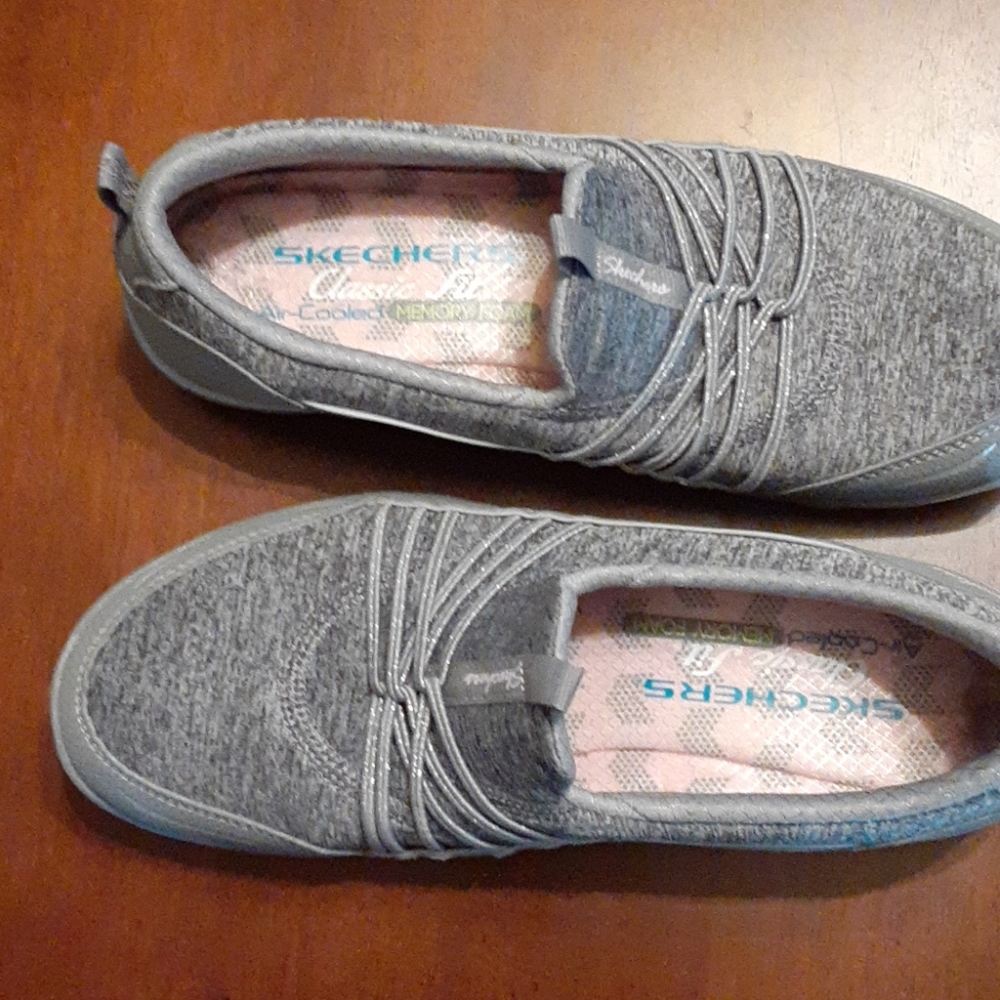 Skechers gray size 6.5, air-cooled memory foam